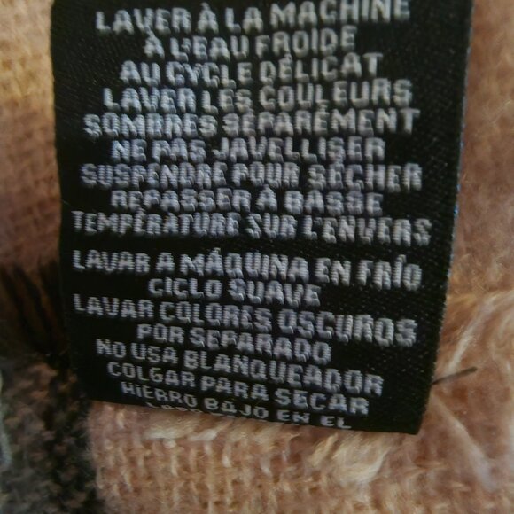 Pink and black poncho with buckle - Picture 9 of 9